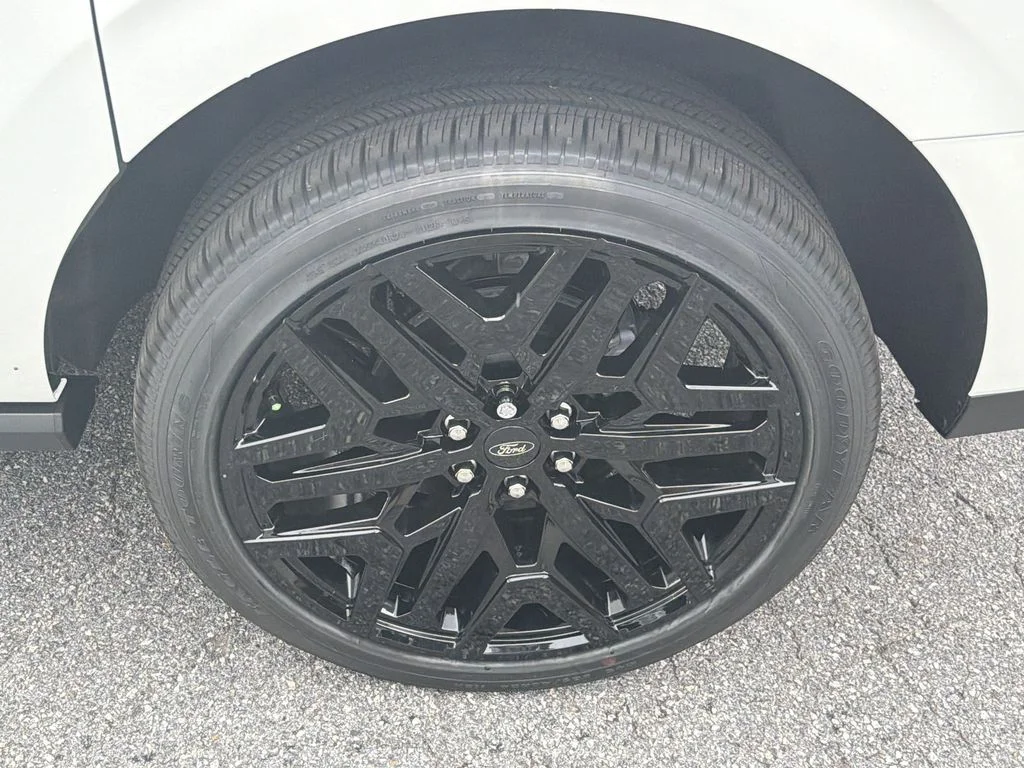 New 2027 White Ford Platinum image 24