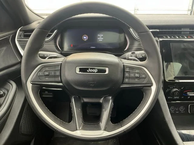 Used 2023 Gray Jeep Altitude image 10