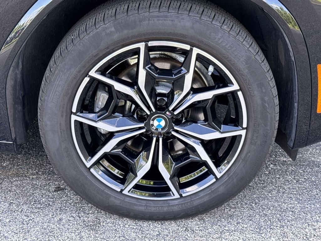 Used 2024 Black BMW xDrive30i image 19