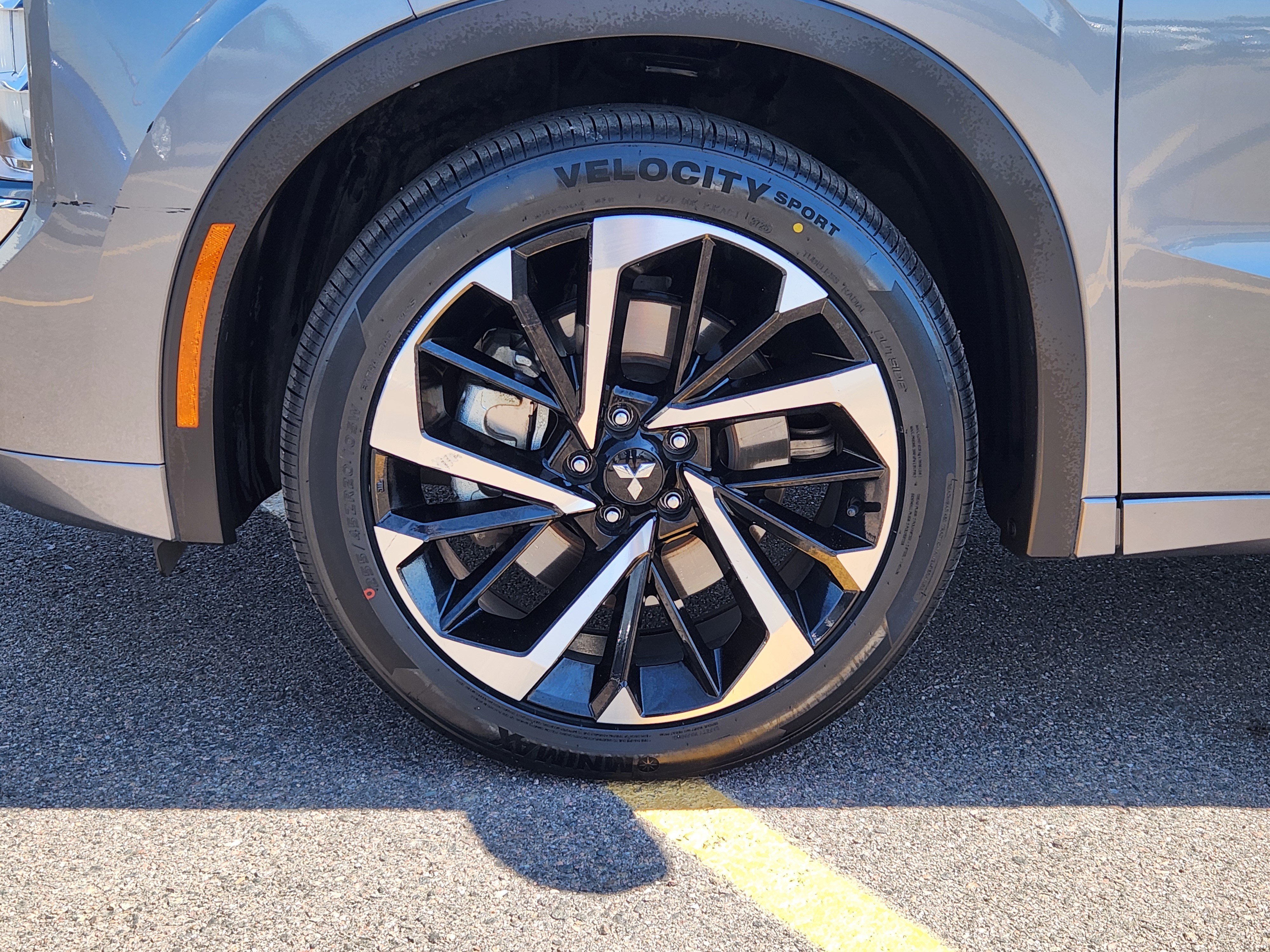 Used 2023 Silver Mitsubishi  image 9