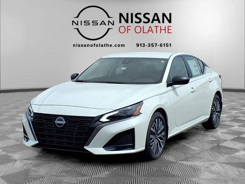 New 2026 White Nissan 2.5 SV image 1