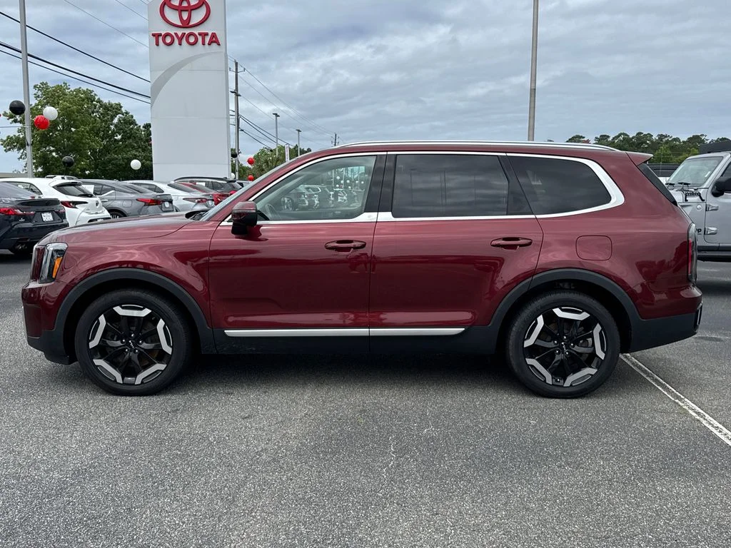 Used 2023 Red Kia EX image 6