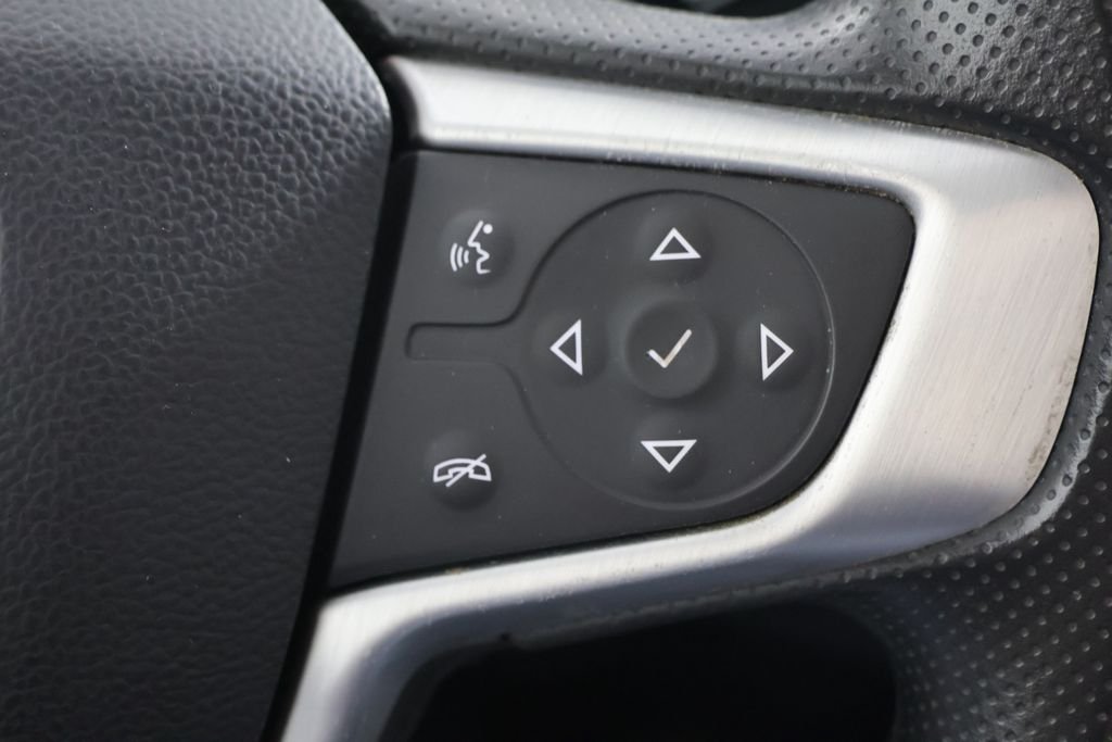 Used 2023 White GMC SLE image 12