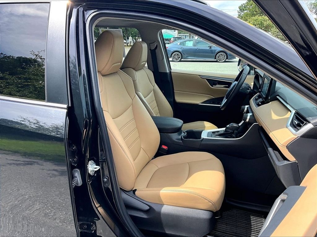 Used 2022 Black Toyota XLE Premium image 11