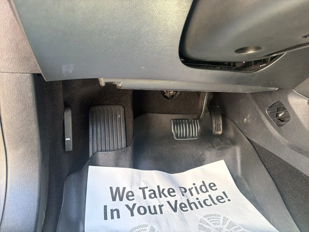 Used 2019 Gray Ford SE image 21