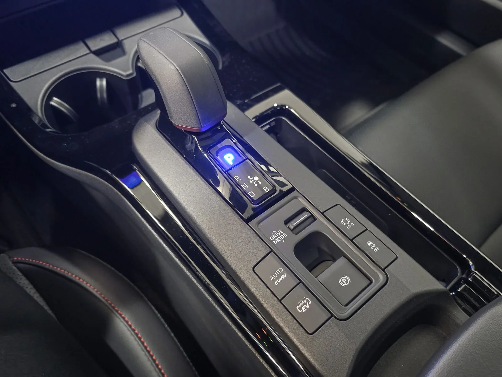 2026 Toyota Prius Plug-in Hybrid XSE - Photo 27