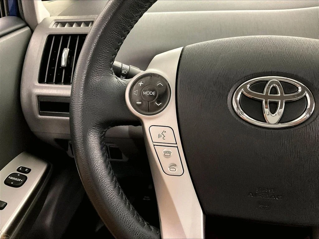 Used 2013 Blue Toyota Five image 22