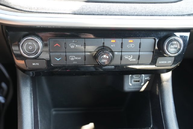 Used 2024 Black Jeep Latitude image 34