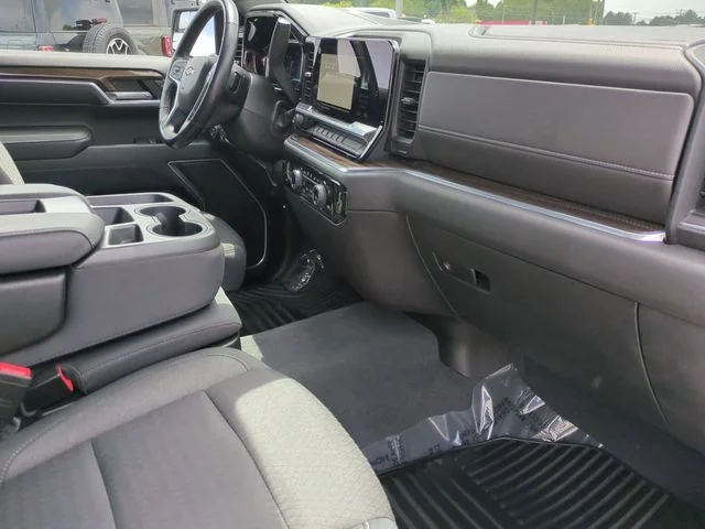 Used 2022 White Chevrolet LT image 40