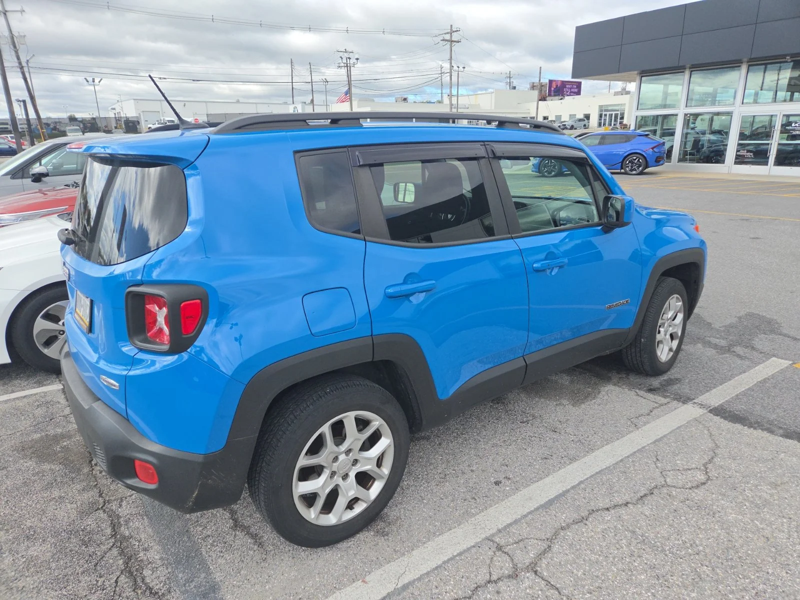 Used 2015 Blue Jeep Latitude image 5