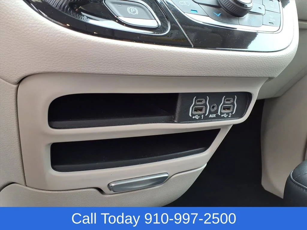 Used 2024 White Chrysler Touring L image 17