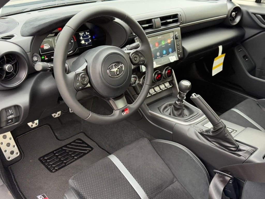 2025 Toyota GR86 Premium - Photo 8