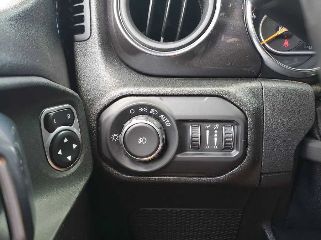 Used 2021 Black Jeep Unlimited Sport Altitude image 30