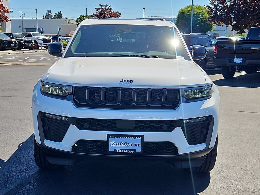 New 2026 Bright White Clear-Coat Exterior Paint Jeep Limited image 9