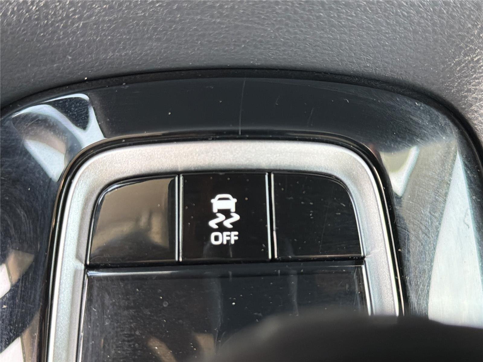 Used 2023 Ice Cap Toyota LE image 18