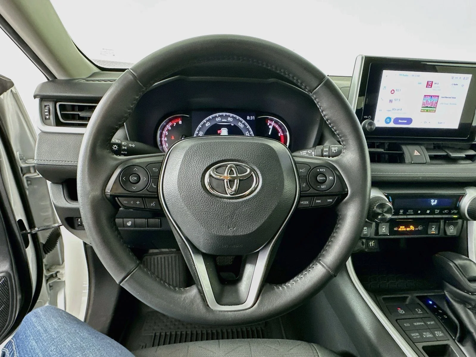 Used 2023 Ice Toyota XLE image 12