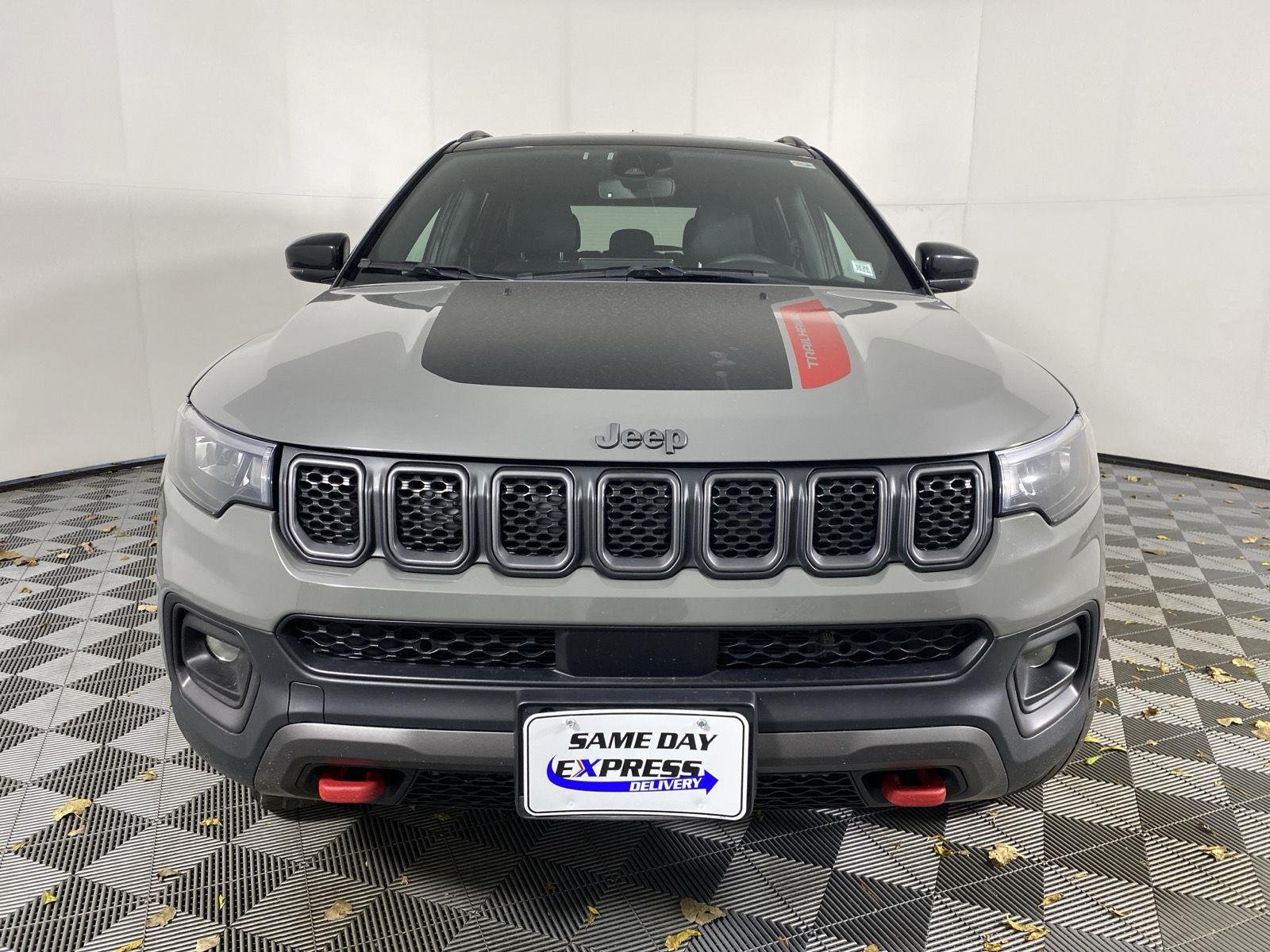 Used 2023 Sting-Gray Clearcoat Jeep Trailhawk image 7