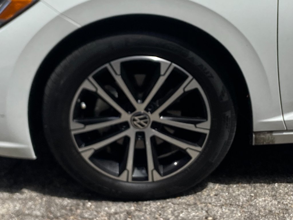 Used 2023 Pure White Volkswagen Sport image 17