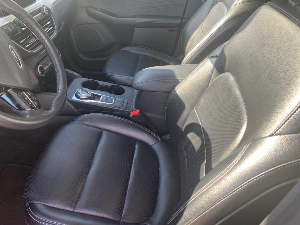 Used 2022 Silver Ford SEL image 3