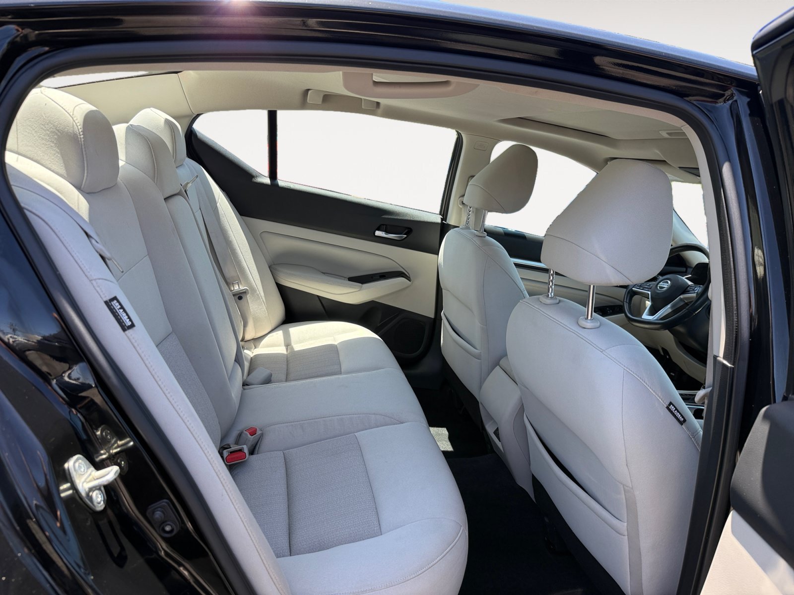 Used 2021 Super Black Clearcoat NISSAN 2.5 SV image 18