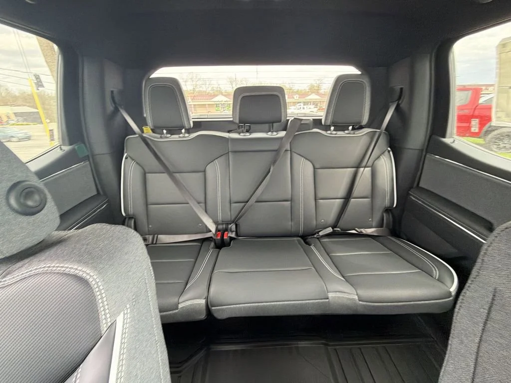 New 2026 Onyx Black GMC Elevation Standard Range image 13