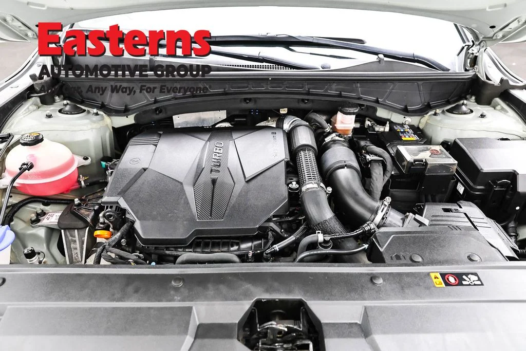 Used 2022 Green Hyundai Limited image 7