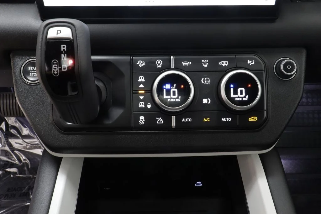 Certified Used 2025 White Land Rover X-Dynamic SE image 12