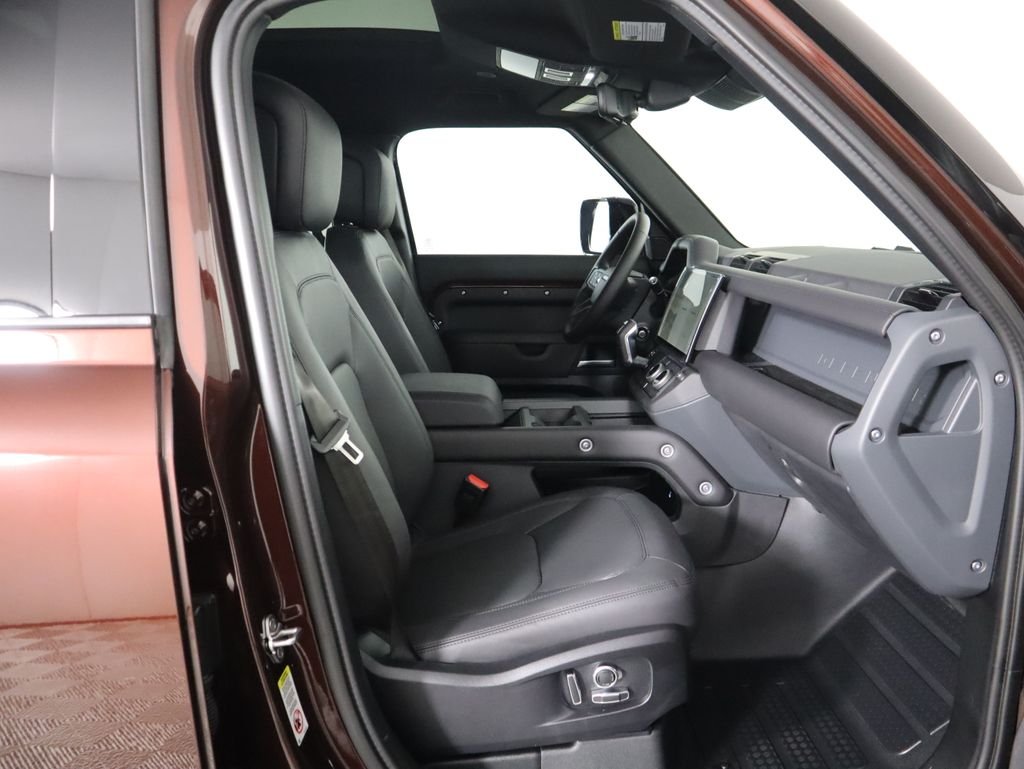 New 2026 Sedona Red Land Rover S image 22