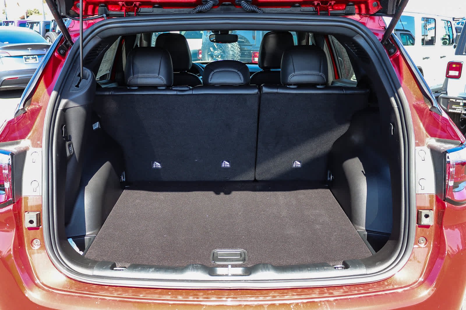 New 2026 Red Hot Pearl-Coat Exterior Paint Jeep Trailhawk image 12