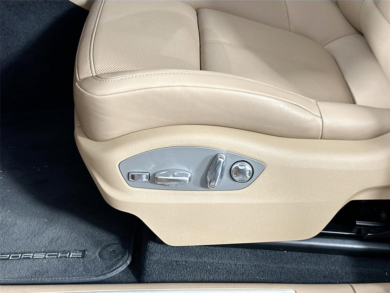 2024 Porsche Macan Base - Photo 34