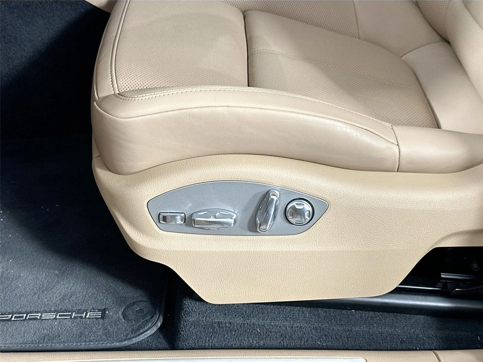 2024 Porsche Macan Base - Photo 34
