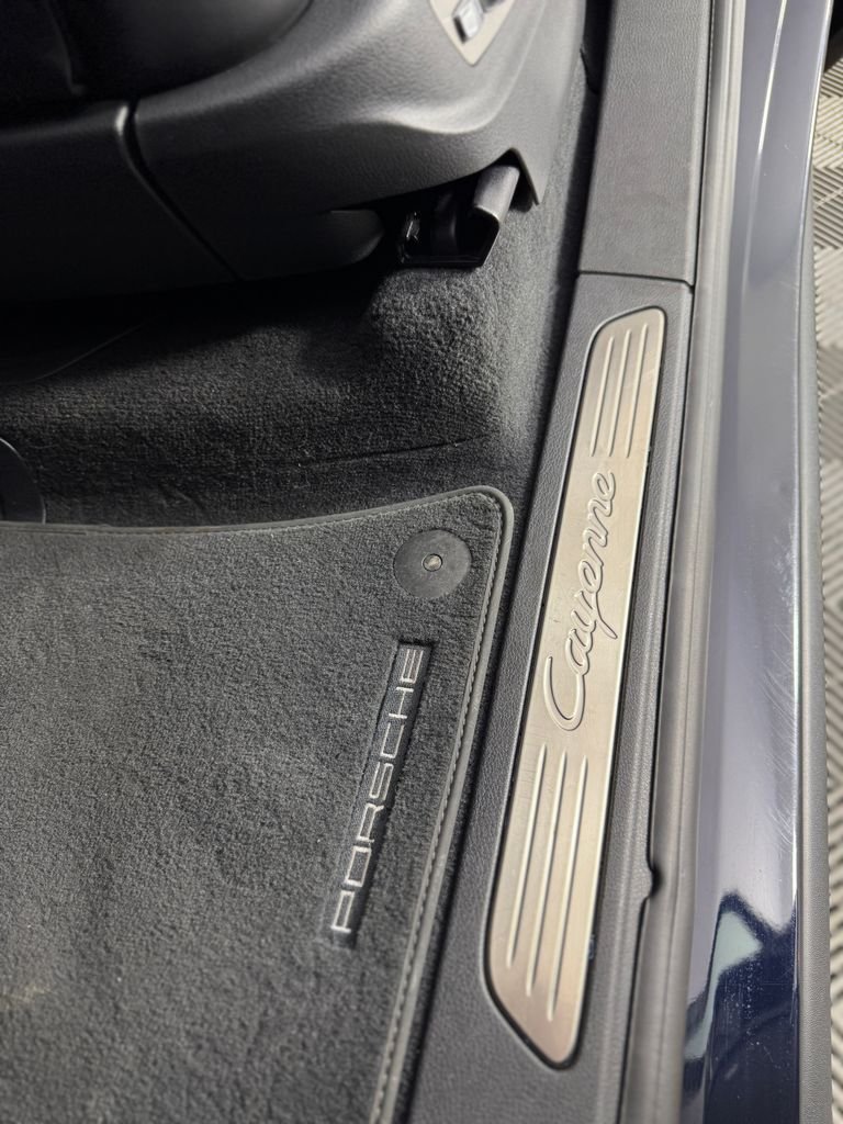 Used 2018 Moonlight Blue Metallic Porsche Base image 31