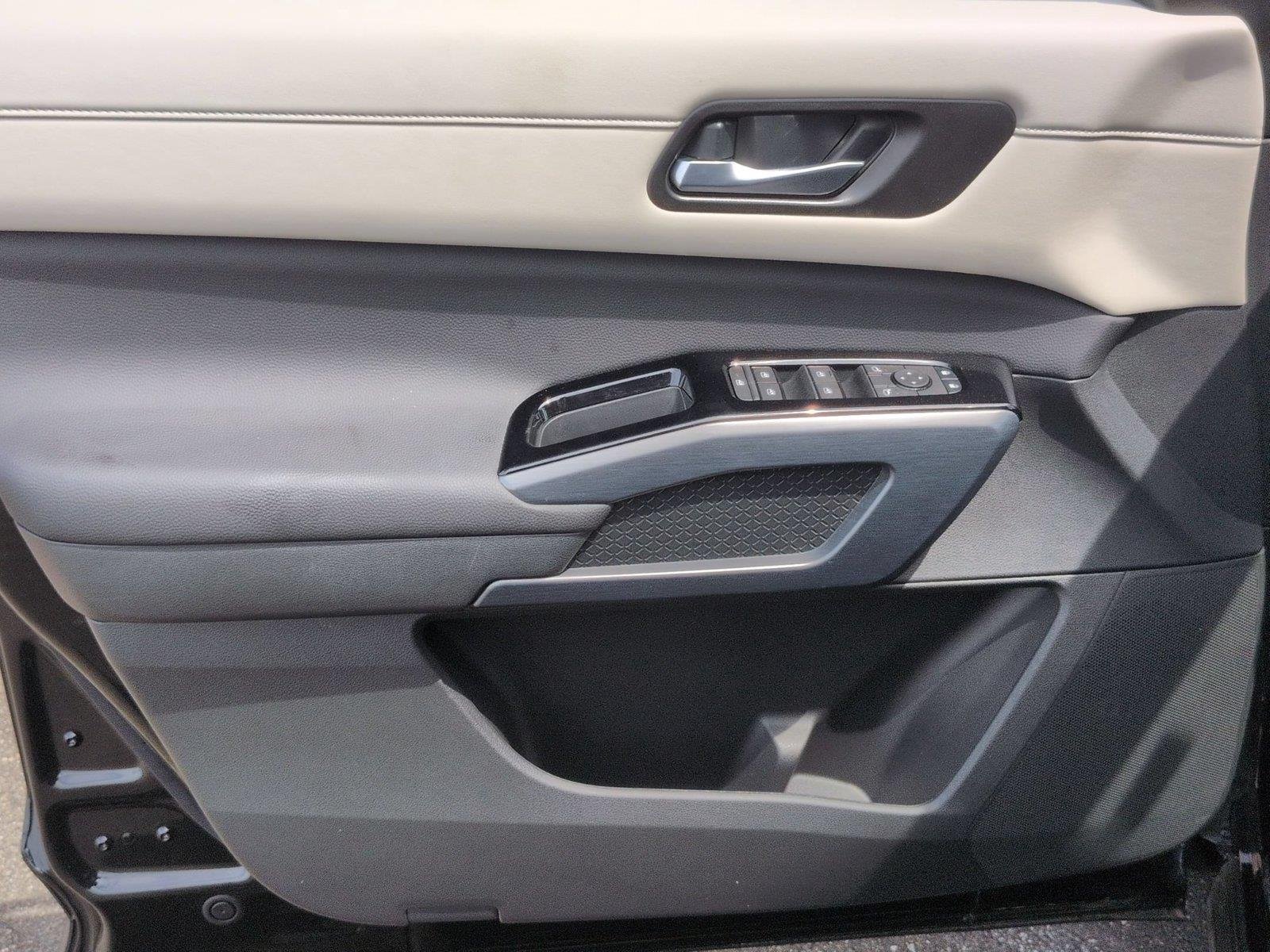 Certified Used 2025 Super Black Nissan SL image 15