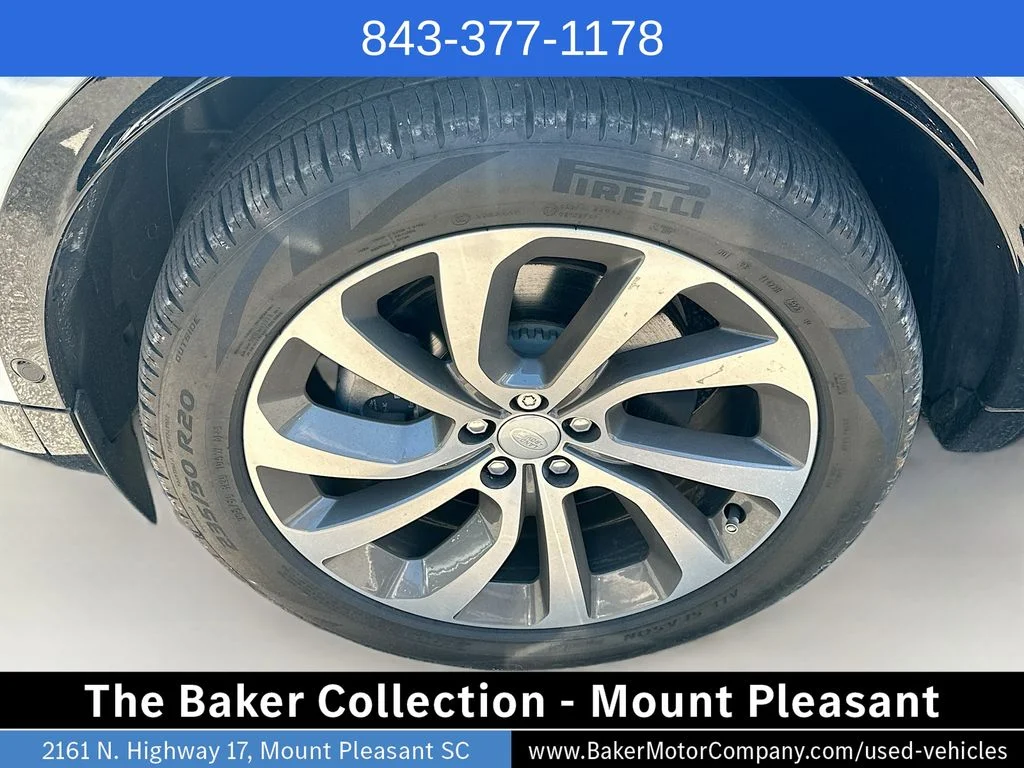 Used 2024 White Land Rover SE image 32
