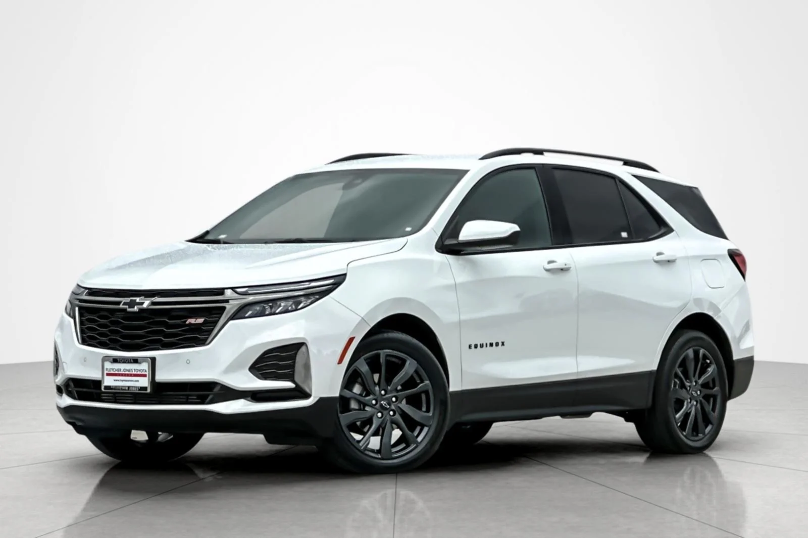 Used 2022 Summit White Chevrolet RS image 1
