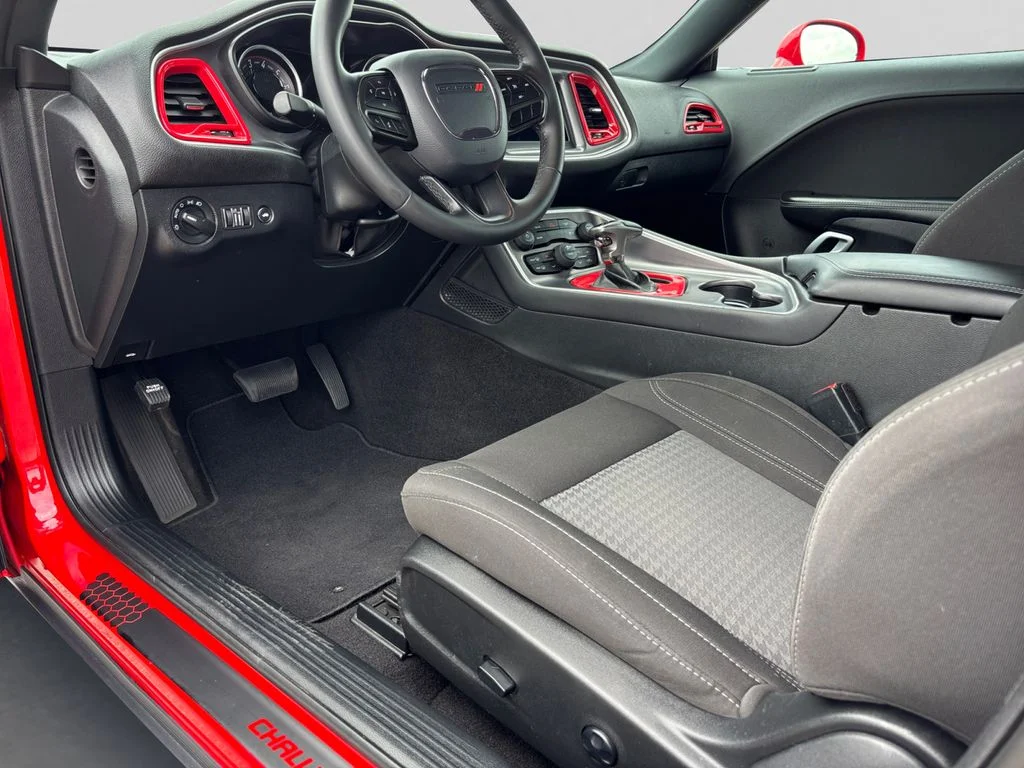 Used 2020 Red Dodge SXT image 34