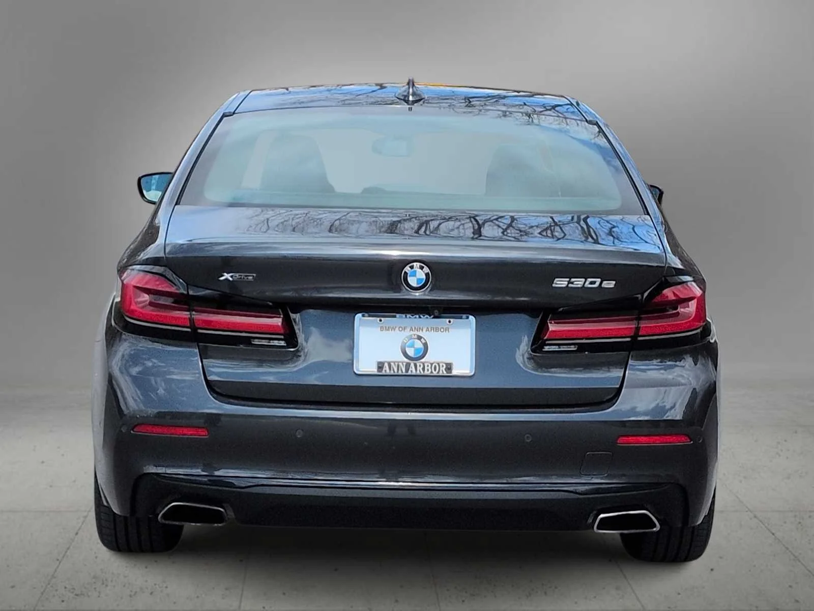 Used 2021 Dark Graphite Metallic BMW 530e xDrive image 7