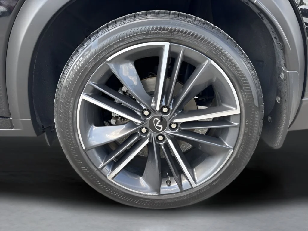 Used 2023 Black INFINITI LUXE image 31