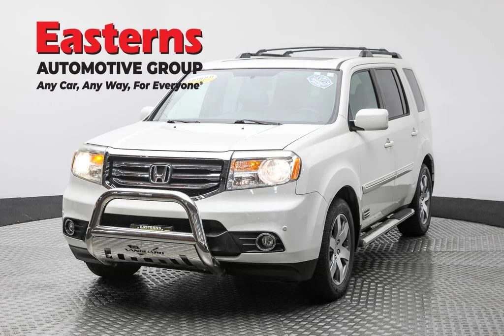 Used 2014 White Honda Touring image 1