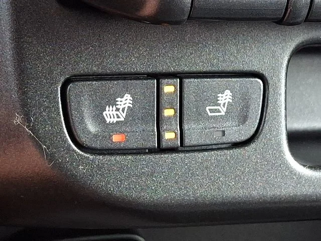 Used 2022 Blue Chevrolet Z71 image 23