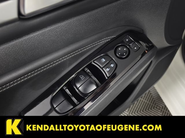 Used 2022 White Nissan 2.5 SV image 21