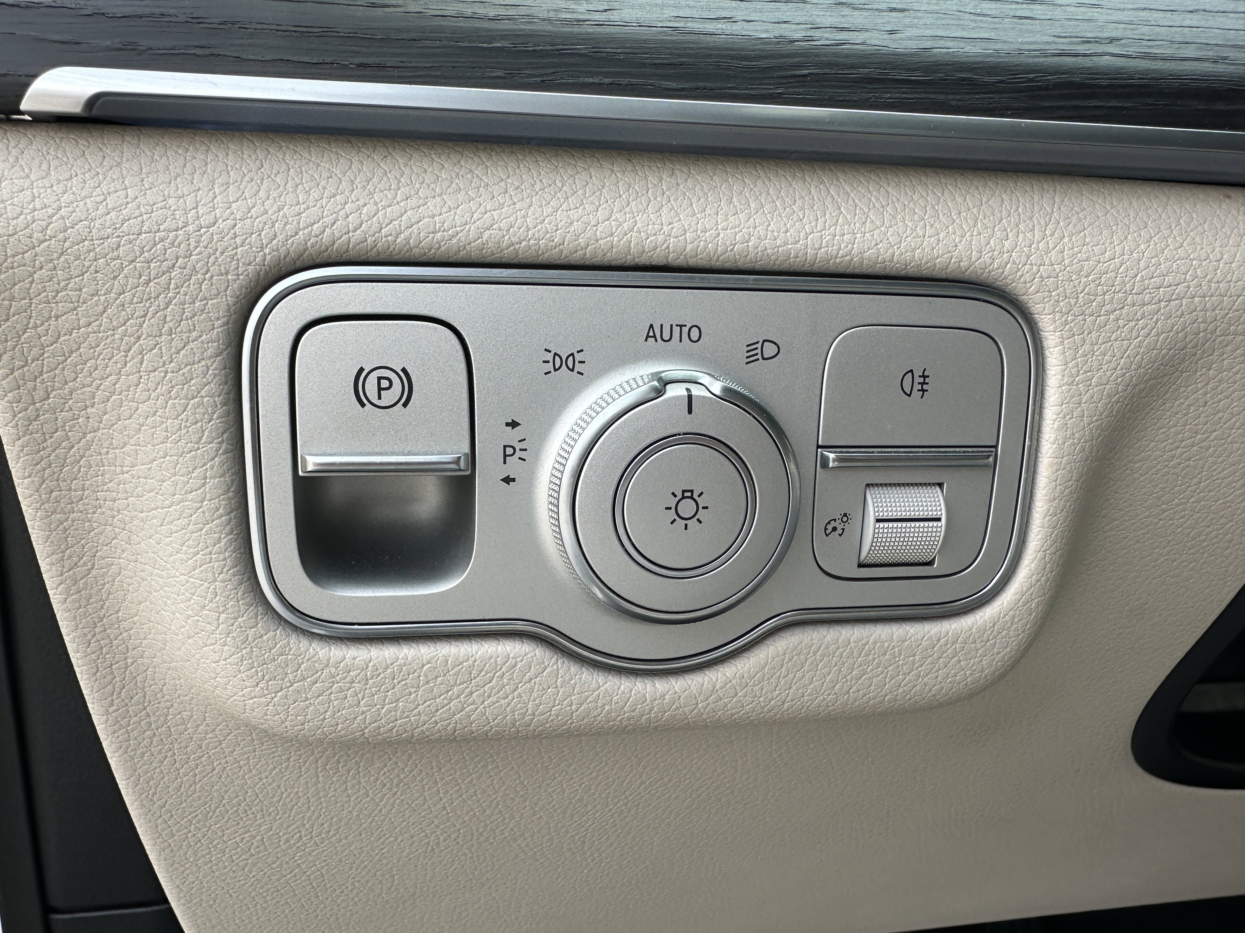 Used 2023 White Mercedes-Benz GLS 450 image 36