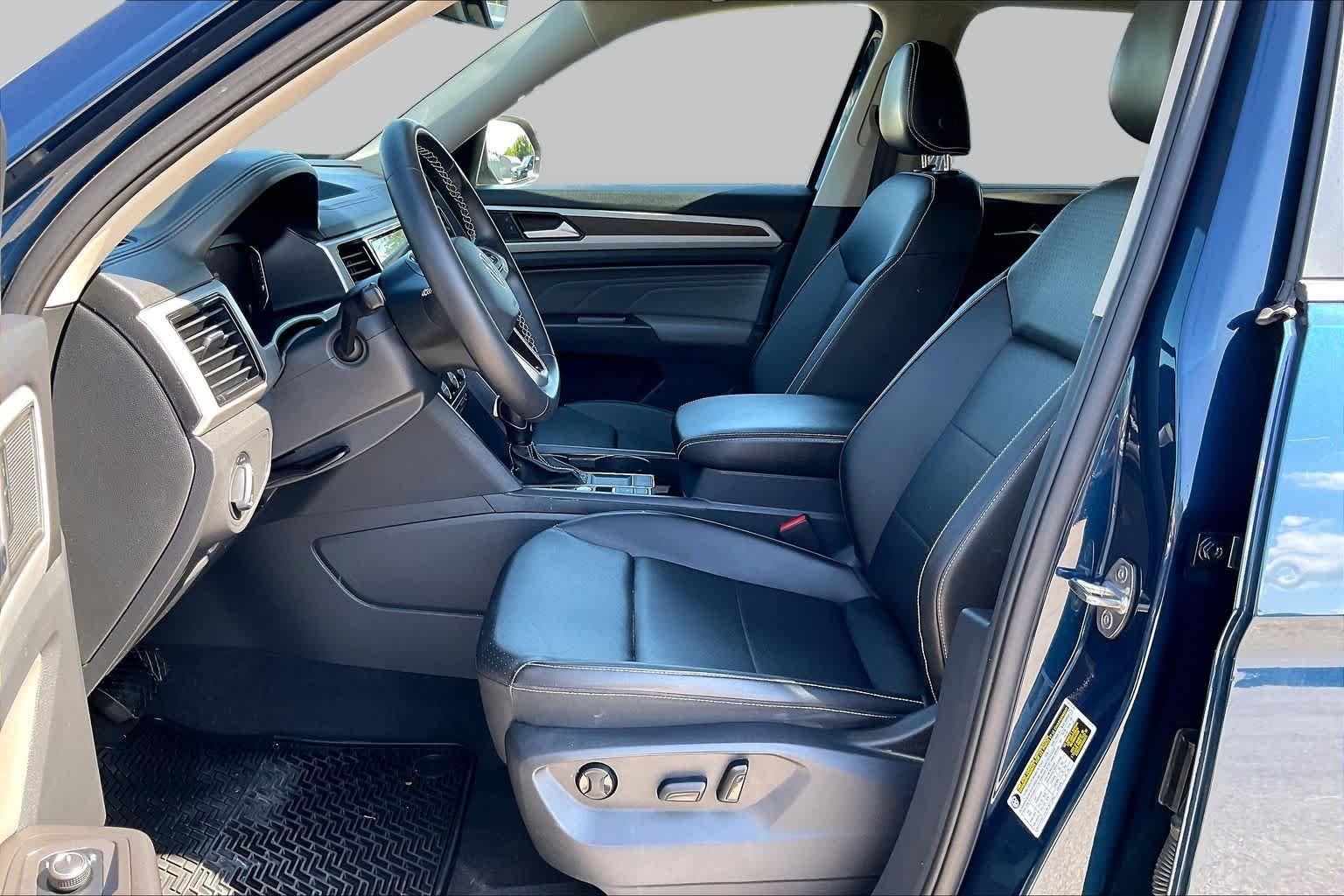 Used 2023 Tourmaline Blue Metallic Volkswagen 3.6L V6 SE w/Technology image 8