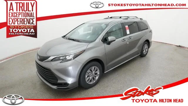 2026 Toyota Sienna LE 8-Passenger Hybrid FWD's photo