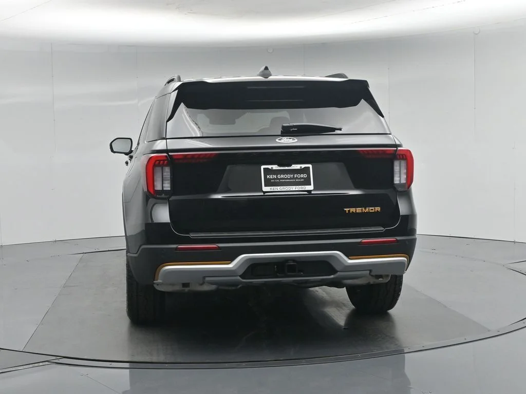 New 2026 Agate Black Metallic Ford Tremor image 29