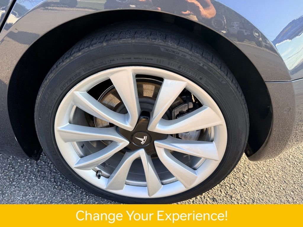 Used 2018  Tesla Long Range image 27