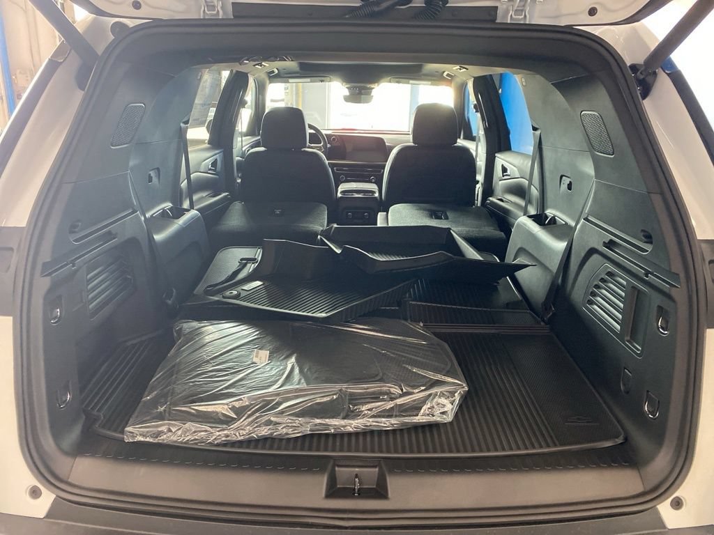 2027 Chevrolet Traverse LT - Photo 21