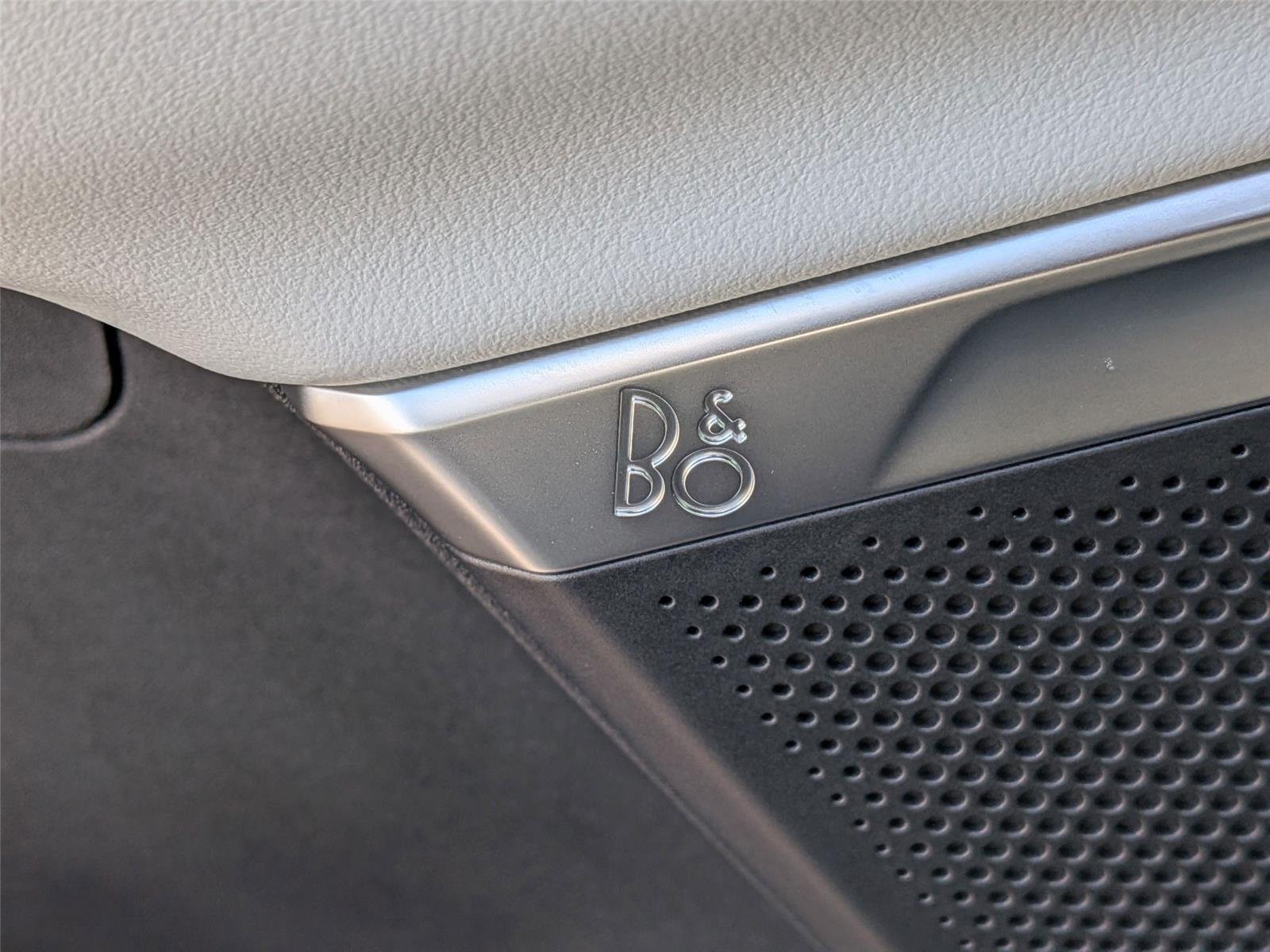 New 2025 Agate Black Metallic Ford Platinum® MAX image 14