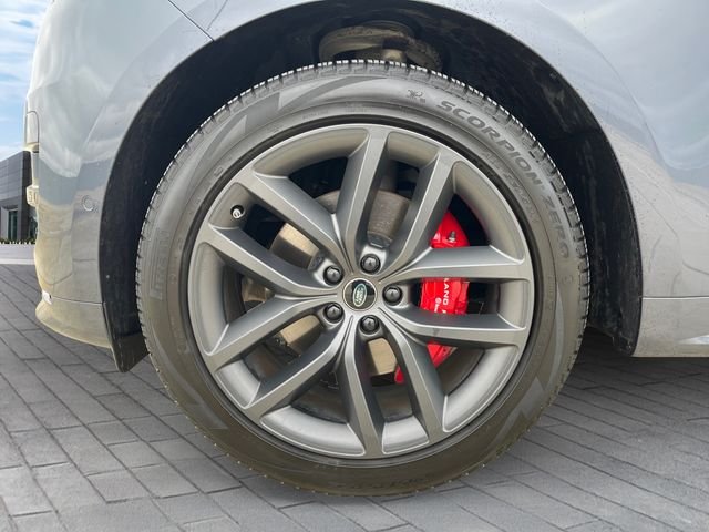 Used 2023 Blue Land Rover SE Dynamic image 9