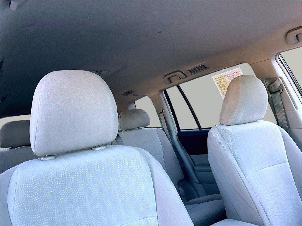 Used 2013 Silver Toyota Base image 22